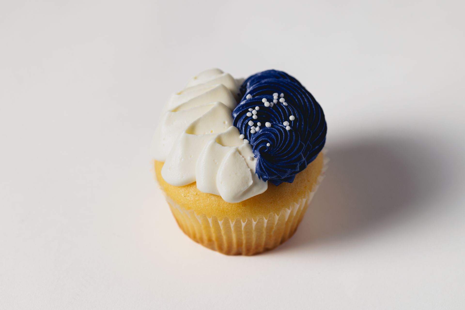 lamanna cupcakes grand final blue and white icing